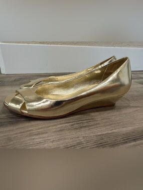 Cole Haan Nike Air Gold Metallic Peep Toe Wedge Pumps Heels